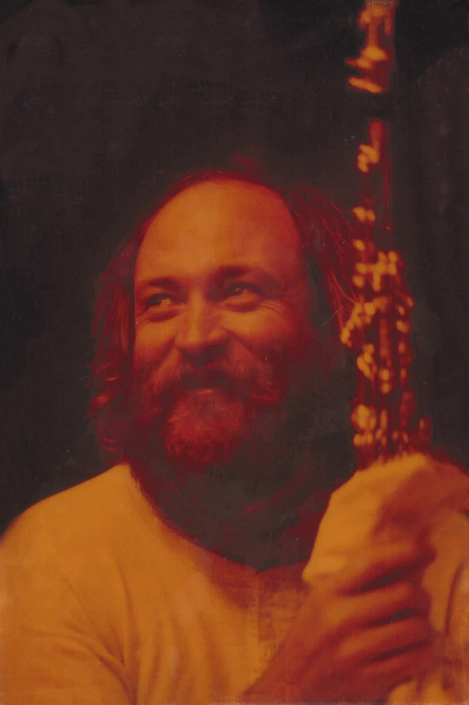 Terry Riley au Château d'Hérouville. Photo d'Igor Wakhévitch (collection privée), producteur-réalisateur de l'album de Terry Riley "les Yeux Fermés" pour Warner Music. (Wea Filipacchi Music)